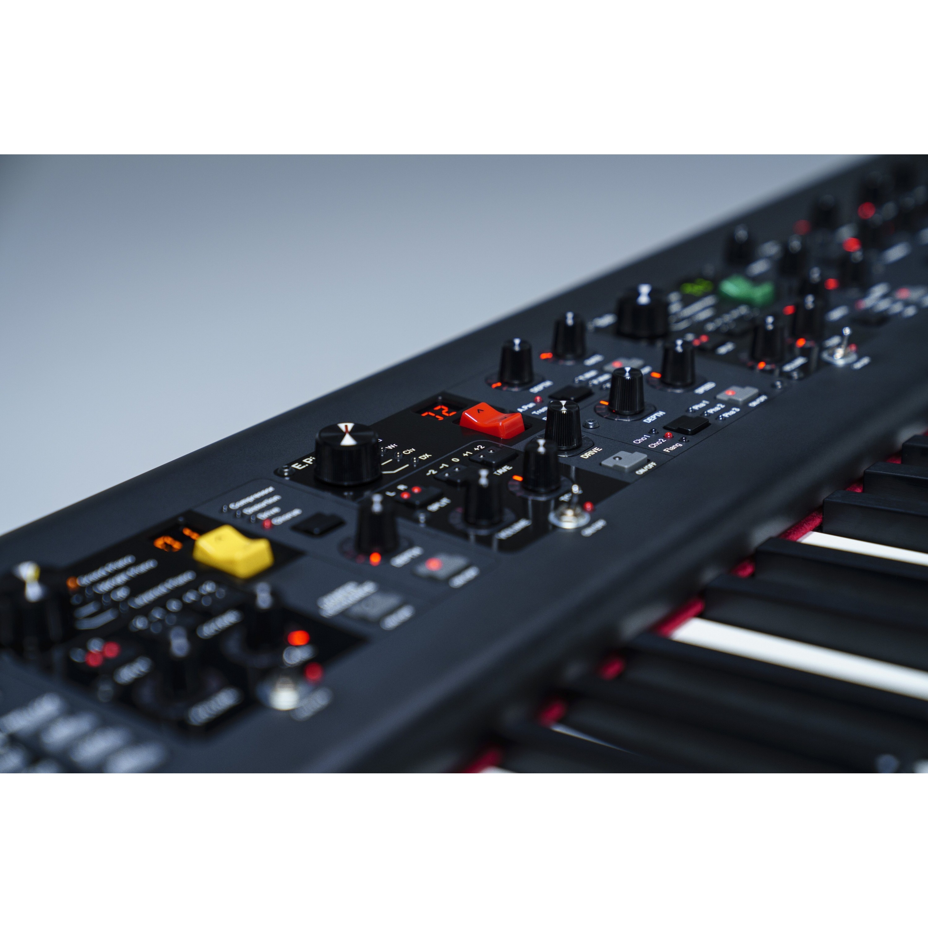 TECLADO SINTETIZADOR YAMAHA CP88