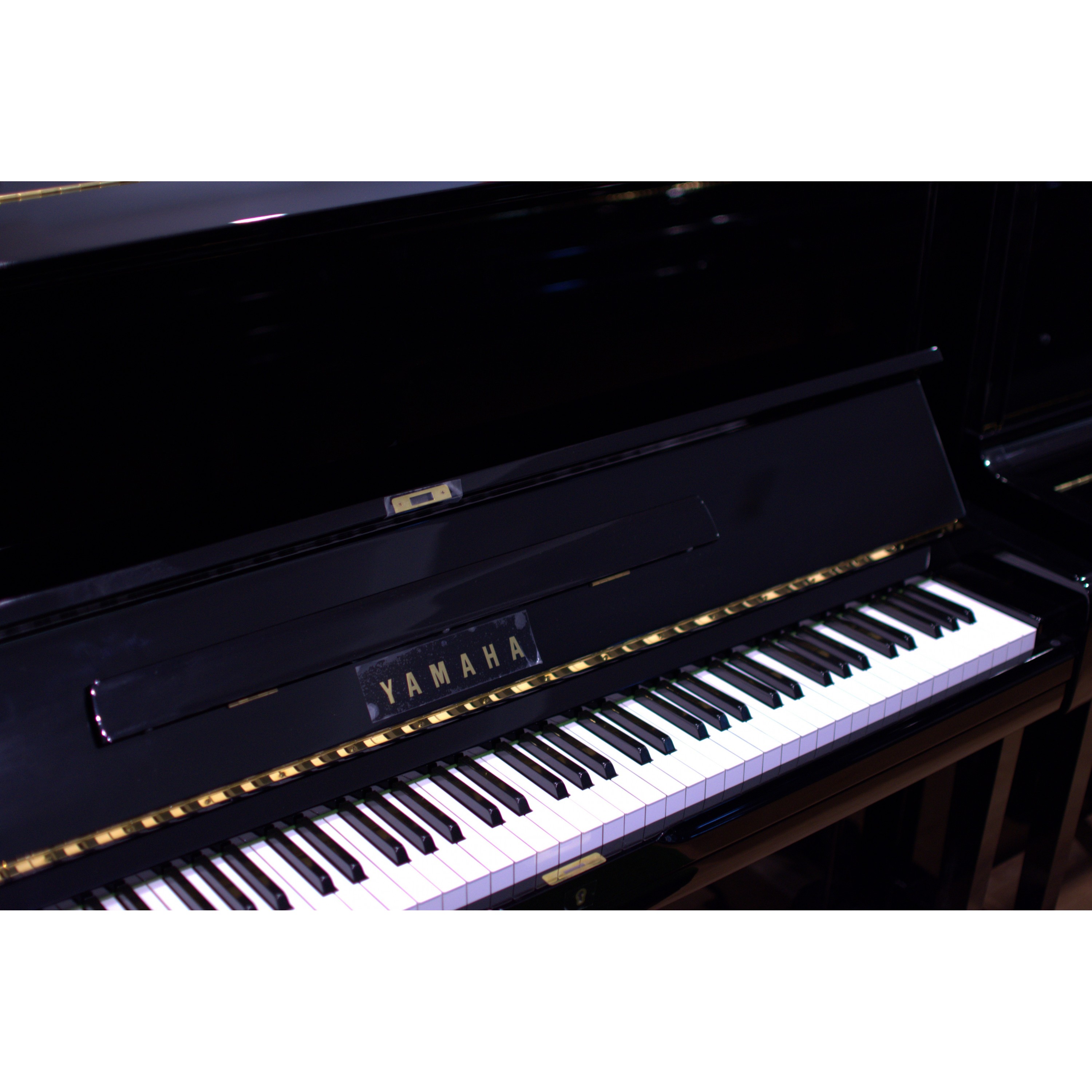 PIANO YAMAHA U1A NEGRO POLIESTER USADO