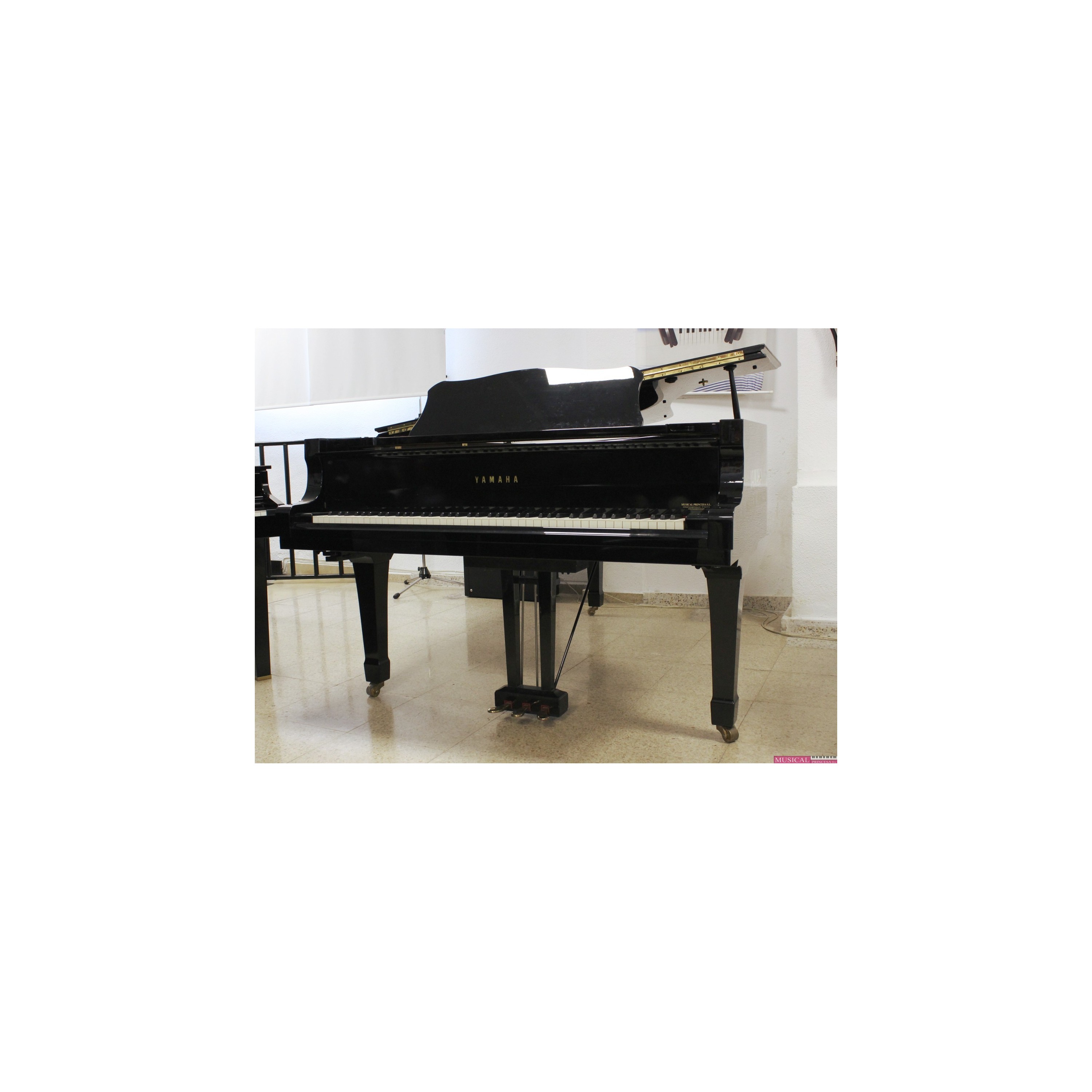 PIANO COLA YAMAHA C7 NEGRO USADO