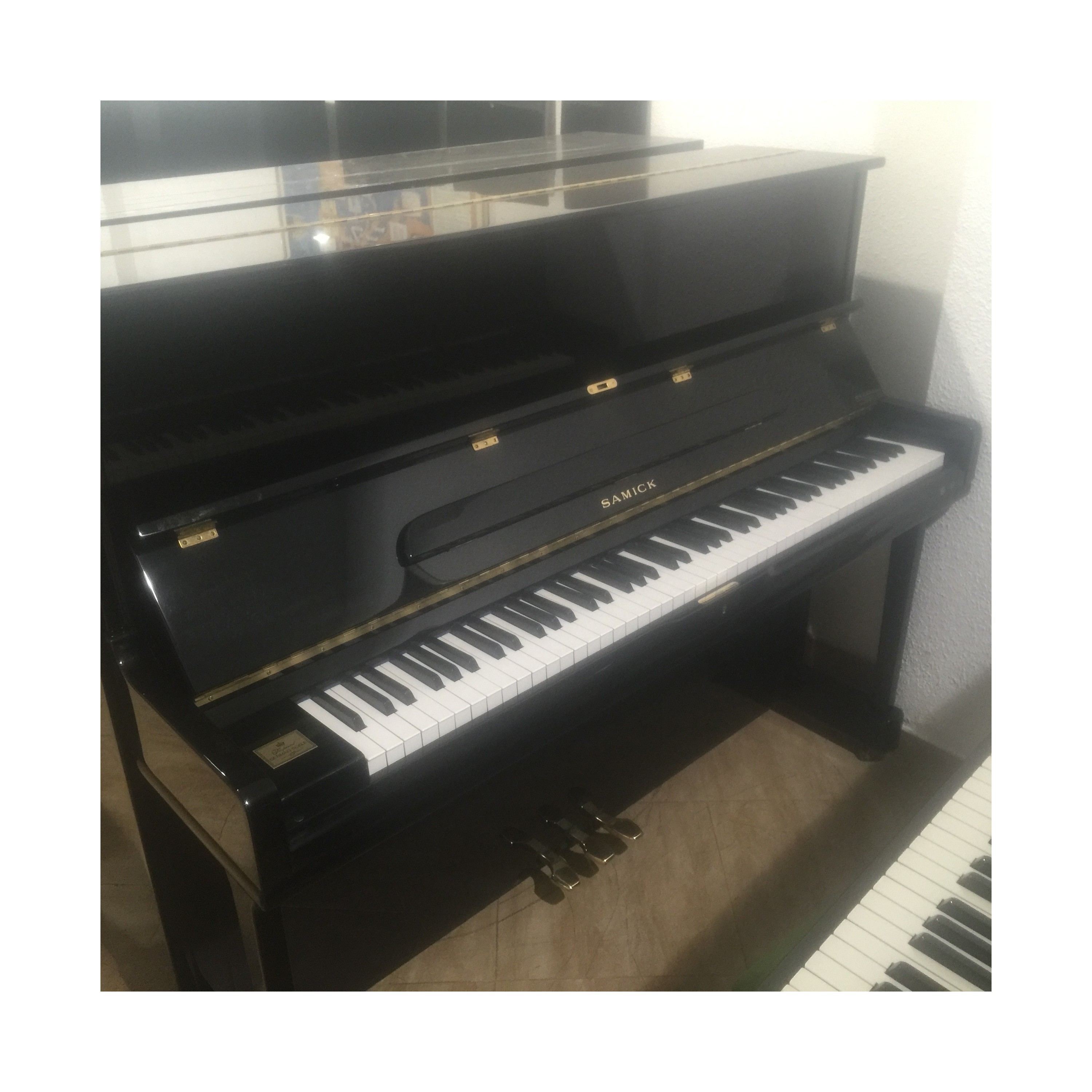 PIANO SAMICK  SU121SP NEGRO USADO