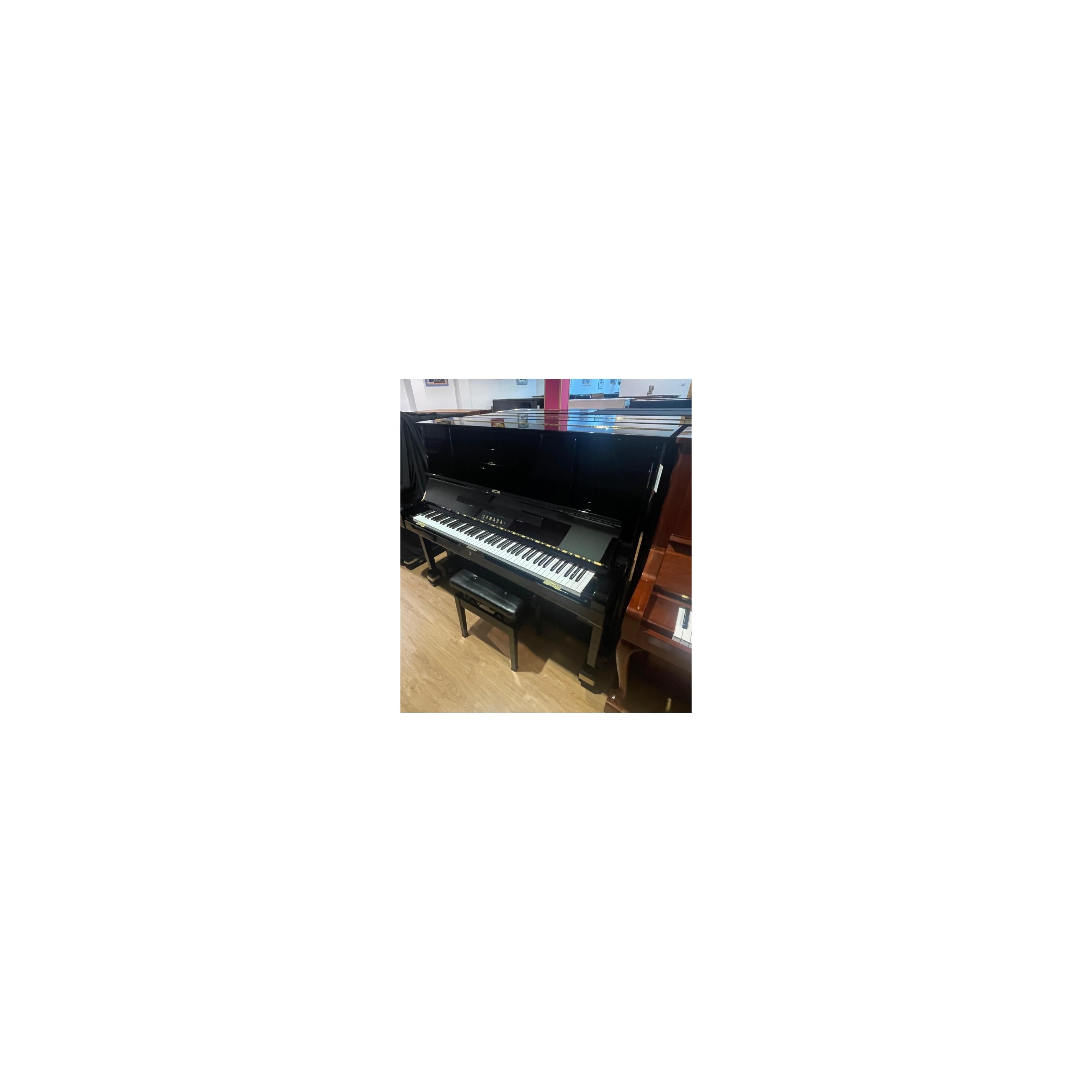 YAMAHA YUX PIANO NEGRO POLIESTER USADO