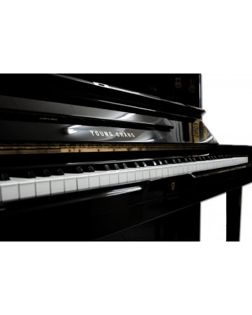 YOUNG CHANG E118 PIANO...