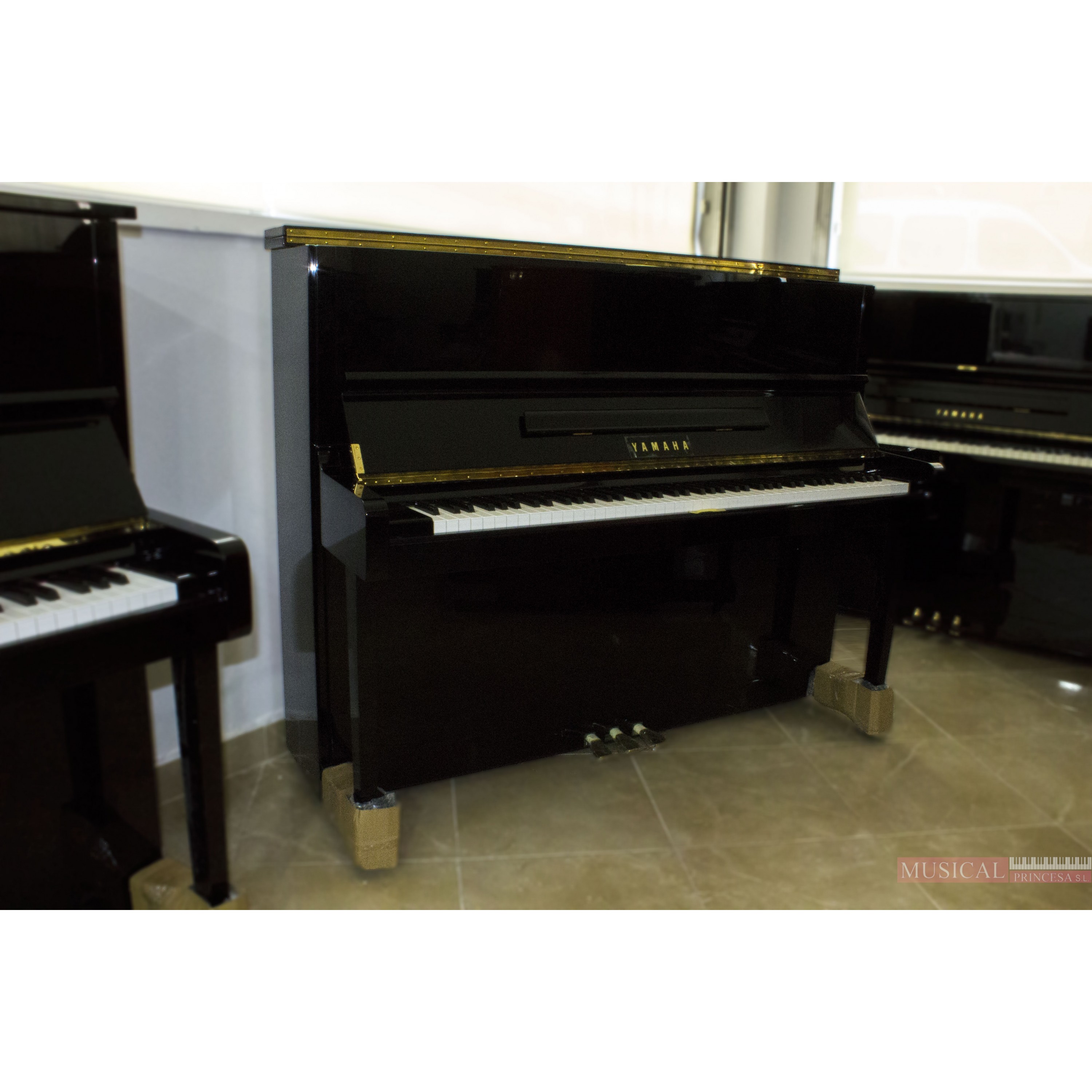 PIANO YAMAHA MC301 NEGRO USADO 
