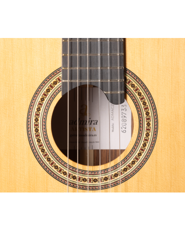 Admira Artista Guitarra Clásica Serie Conservatorio Tapa Cedro Fondo Ziricote